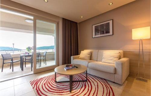 Molunat Apartment | Stunning Apartment In Molunat With Wifi