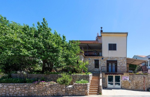 Njivice Apartment | Stunning apartment in Njivice with WiFi