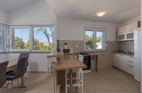 Njivice Apartment | Stunning apartment in Njivice with WiFi
