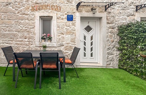 Opuzen Apartment | Stunning apartment in Opuzen with WiFi