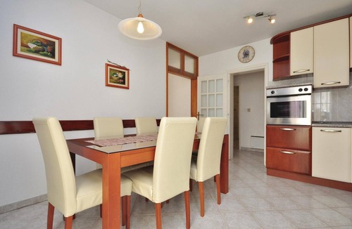 Pucisca Apartment | Stunning apartment in Pucisca with WiFi