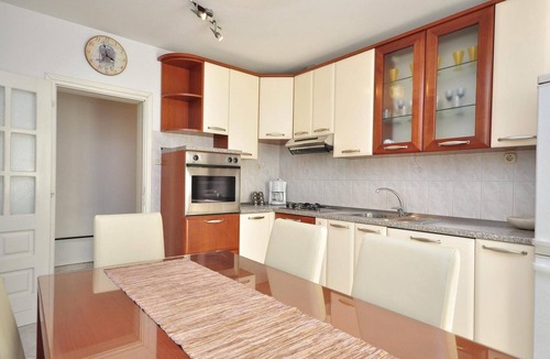 Pucisca Apartment | Stunning apartment in Pucisca with WiFi