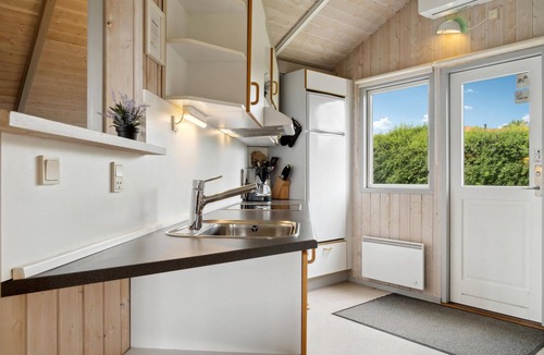 Ronde Apartment | Stunning apartment in Rønde with sauna