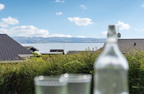 Ronde Apartment | Stunning apartment in Rønde with sauna