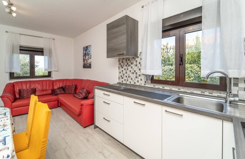 Rtina Apartment | Stunning apartment in Rtina with house sea view