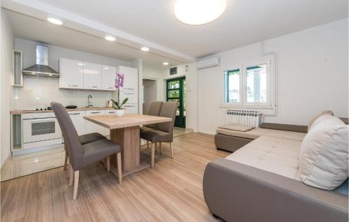 Meterize Apartment | Stunning Apartment In Sibenik With Sauna