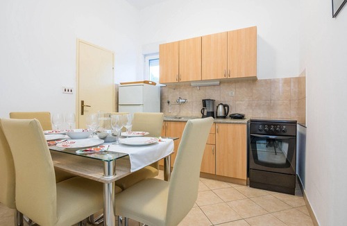 Vir Apartment | Stunning apartment in Vir with house sea view