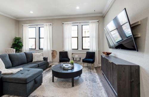 McKinney Hotel | Stunning Apartment w Panoramic Downtown Views!