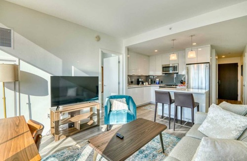 West End Apartment | Stunning Apt with City Views