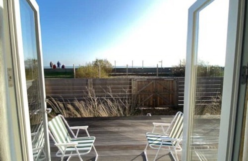 Selsey House | Stunning architect designed eco beachfront property