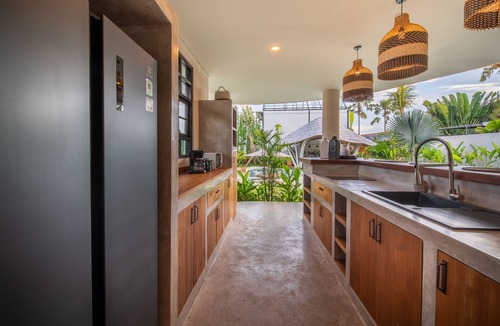 Umalas Villa | Stunning Architecture 5BR Bamboo With Tropical Pool Villa in Umalas