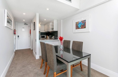 Auckland Central Business District Apartment | Stunning Auckland Harbour Views