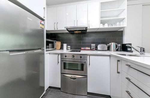 Auckland Central Business District Apartment | Stunning Auckland Harbour Views