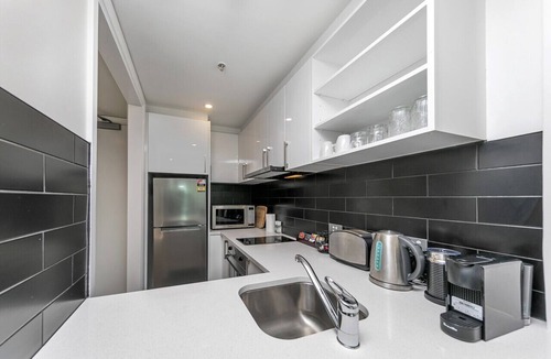 Auckland Central Business District Apartment | Stunning Auckland Harbour Views