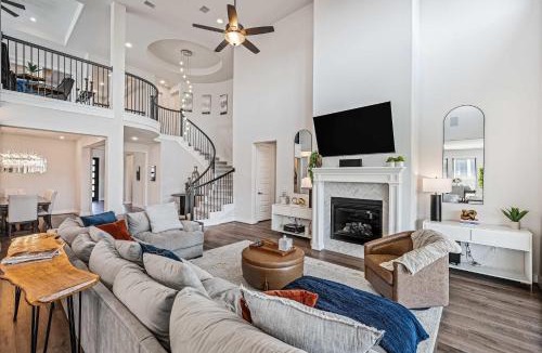 Austin House | Stunning Austin Home with Office and Yard