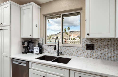 Mohawk HOA House | Stunning AZ Home On Lake!
