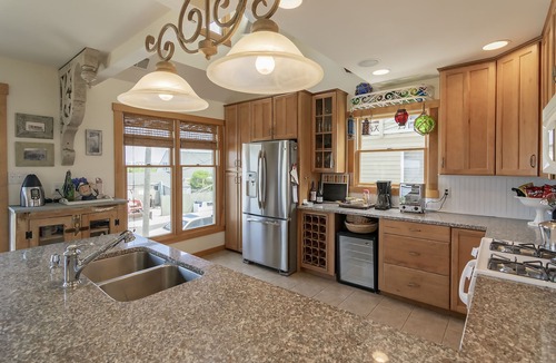 Holgate House | Stunning Bay View Wonder