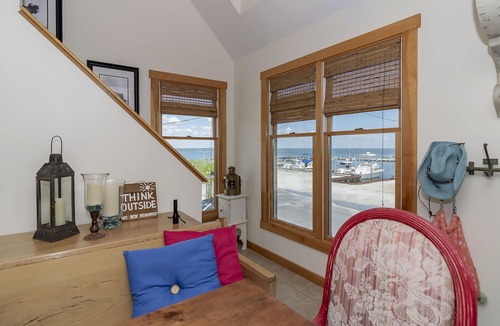 Holgate House | Stunning Bay View Wonder