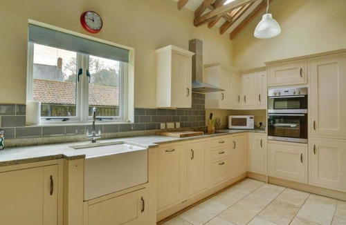 Sutton House | Stunning barn conversion sleeping 10 - Pet friendly!