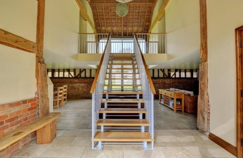 Sutton House | Stunning barn conversion sleeping 10 - Pet friendly!