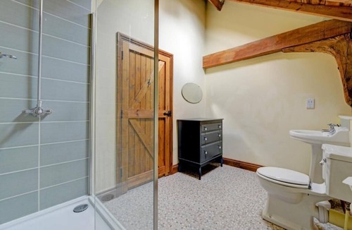 Sutton House | Stunning barn conversion sleeping 10 - Pet friendly!