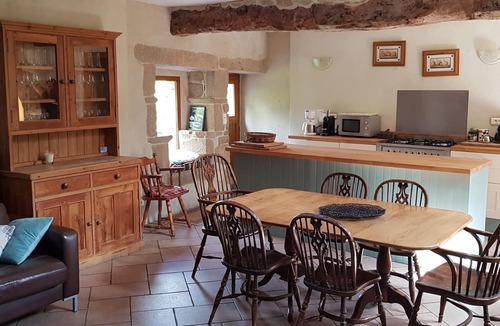 Megrit House | Stunning barn conversion, vaulted ceilings, huge walk-in fireplace, u/fl heating