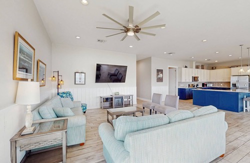Rockport House | Stunning bay front home with fishing pier, large deck, & private pool