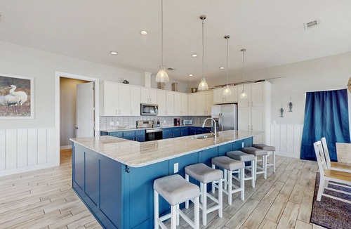 Rockport House | Stunning bay front home with fishing pier, large deck, & private pool
