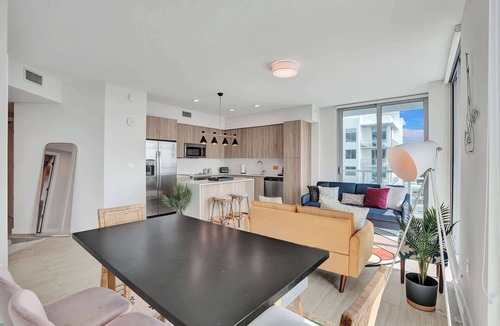 Northeast Miami Condo | Stunning Bay Views 2 Bdrm Condo
