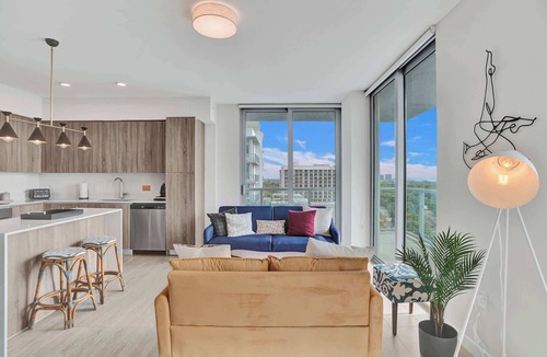 Northeast Miami Condo | Stunning Bay Views 2 Bdrm Condo