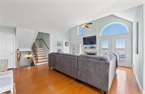 Shoreacres House | Stunning bayfront home with spacious deck and incredible Galveston Bay views