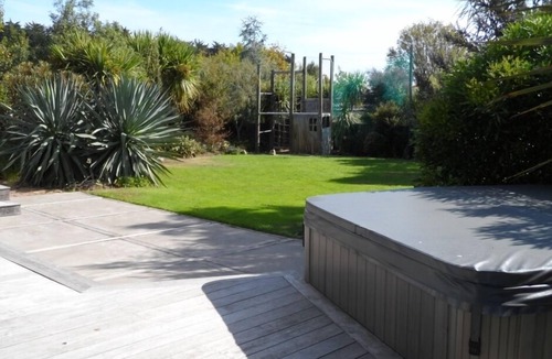 Waikuku Beach House | Stunning Beach-access House