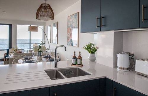 Ramsgate Apartment | Stunning Beach Front Apartment with secure Parking