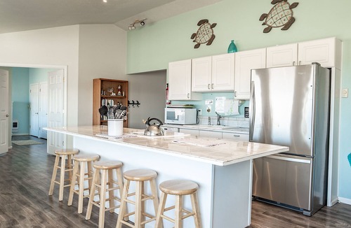 Bayshore House | Stunning Beach House! Pet Friendly!