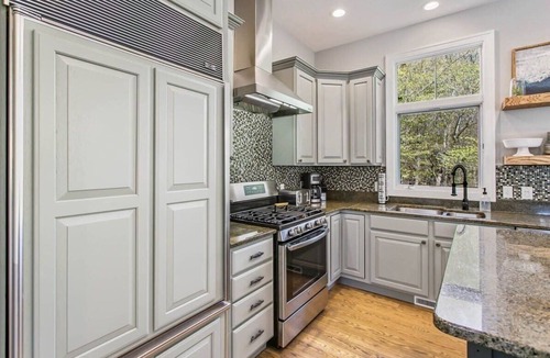 Macatawa House | Stunning Beach House with Modern Amenities