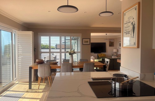 Southsea Villa | Stunning Beach Villa with Indoor Pool and Jacuzzi!