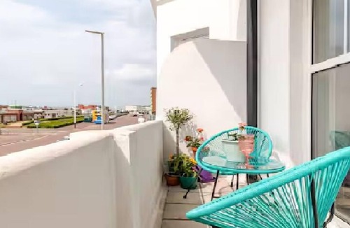 Bexhill-on-Sea Apartment | Stunning Beachfront Apartment