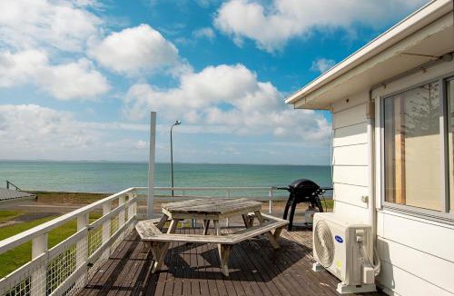 Grahams Beach Villa | Stunning beachfront bach!