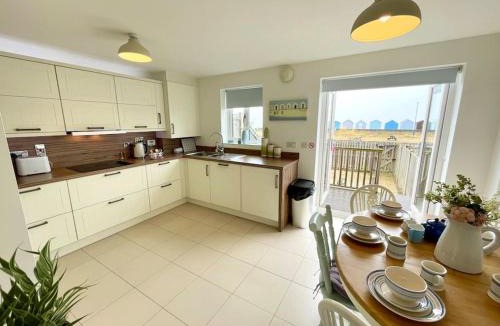 Felixstowe House | Stunning Beachfront House