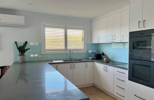 Emu Bay House | Stunning beachfront home - Pet friendly