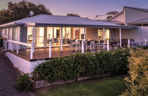 Emu Bay House | Stunning beachfront home - Pet friendly