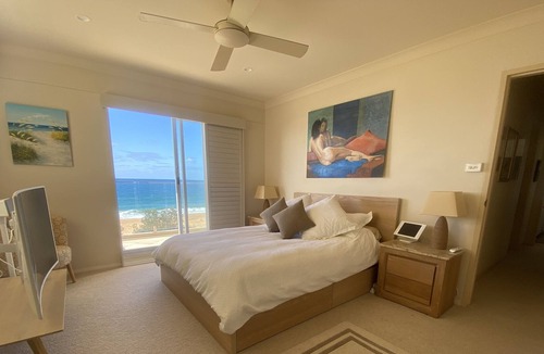 Narrabeen Apartment | Stunning Beachfront Luxury