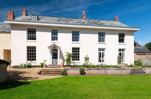 Bradninch House | Stunning Big House sleeps 16 Devon dog friendly, Devonn