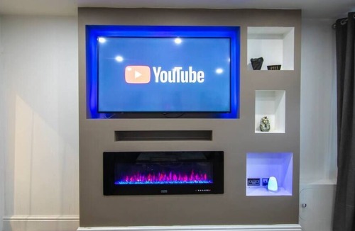 Bolton Apartment | Stunning Bolton Abode - Pool Table