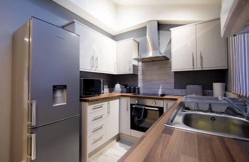 Bolton House | Stunning Bolton abode– Pool table – Parking