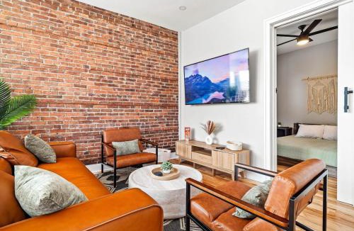 Detroit - Shoreway Apartment | Stunning Boho Apt in Ohio City