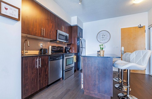 Central Waterfront Condo | Stunning Bright Condo - MTCC/Jays/CN Tower