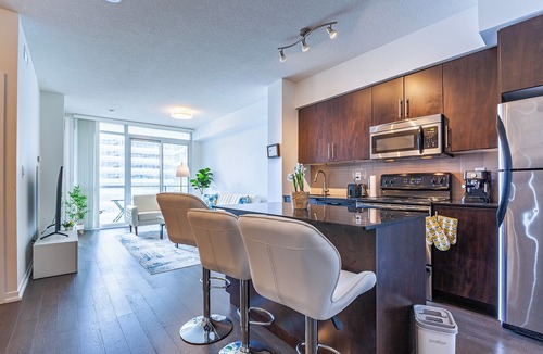 Central Waterfront Condo | Stunning Bright Condo - MTCC/Jays/CN Tower