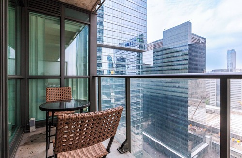Central Waterfront Condo | Stunning Bright Condo - MTCC/Jays/CN Tower