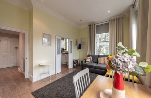 Cantelowes Apartment | Stunning Bright flat